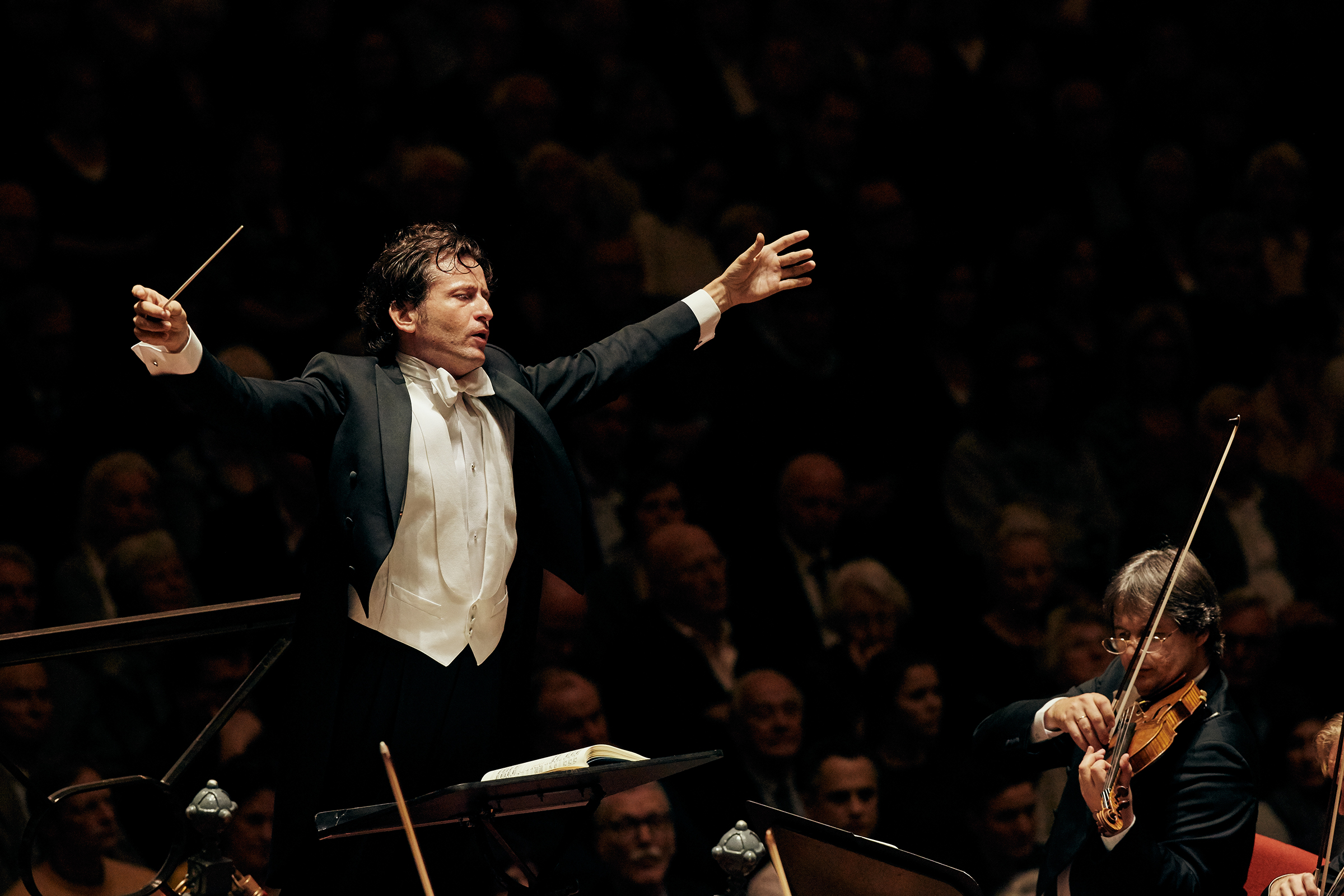 Gustavo Gimeno. Photo: Anne Dokter